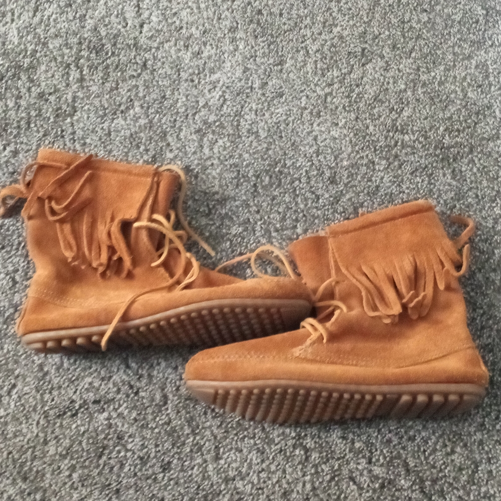 COPY - Minnetonka moccasins with fringes size8